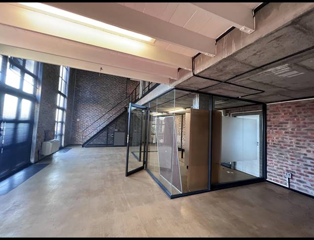 230M² OFFICE TO LET IN WOODSTOCK